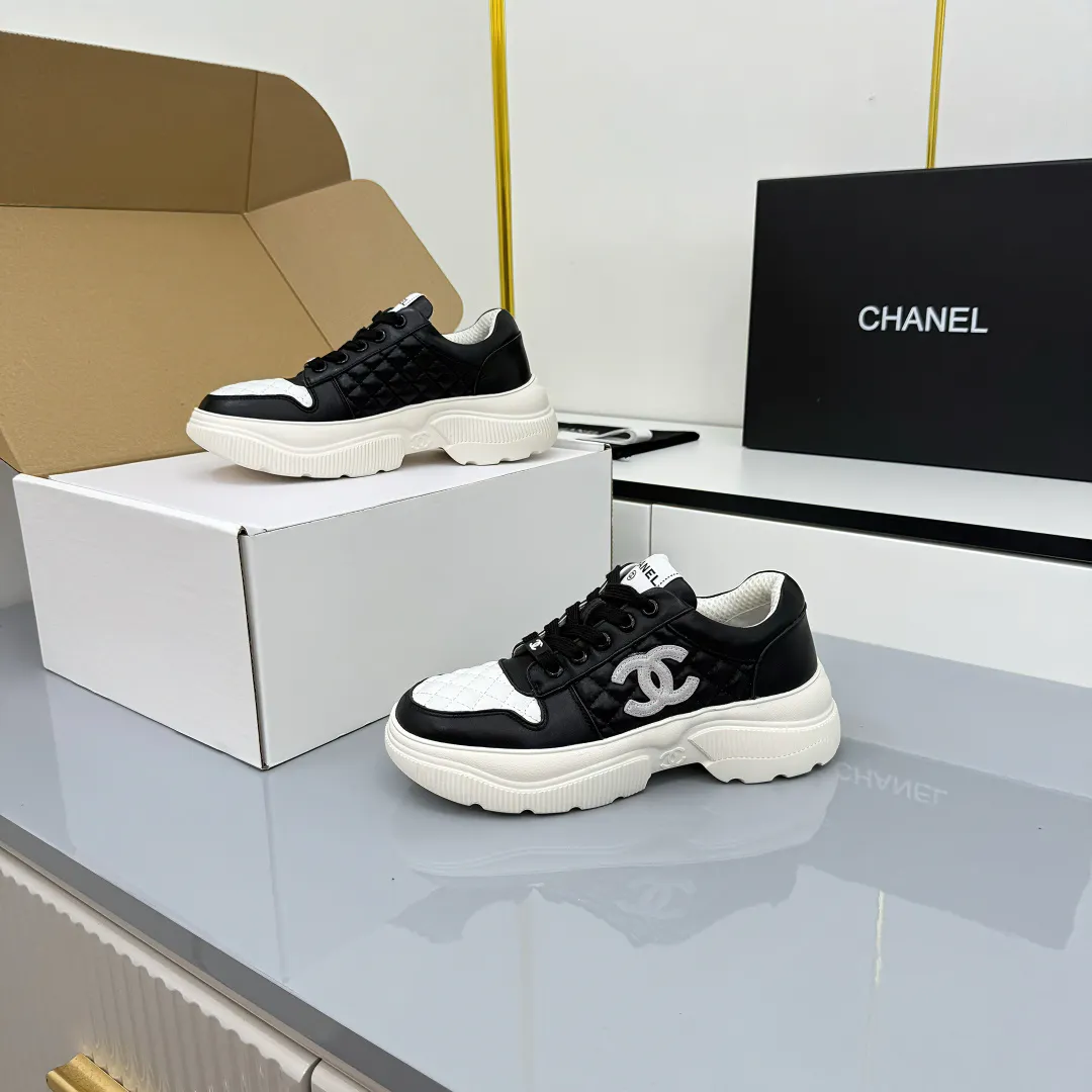👟👟Ex-factory price 620👟👟 Chanel bread shoes ~ original calfskin panda shoes Chanel 25C latest hot style panda black and white sports shoes casual sneakers Xiaoxiang hot item classic black and white panda color coco girls must pay Fabric: original custom mixed sheepskin lining: original imported breathable mesh lining outsole: Original molded rubber + TPU combination Size: Women's 35-41